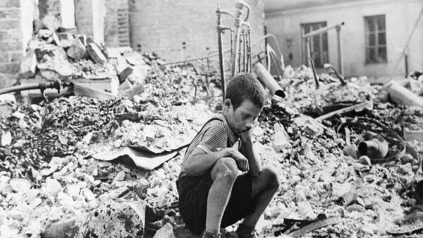 11900px Polish Kid In The Ruins Of Warsaw September 1939