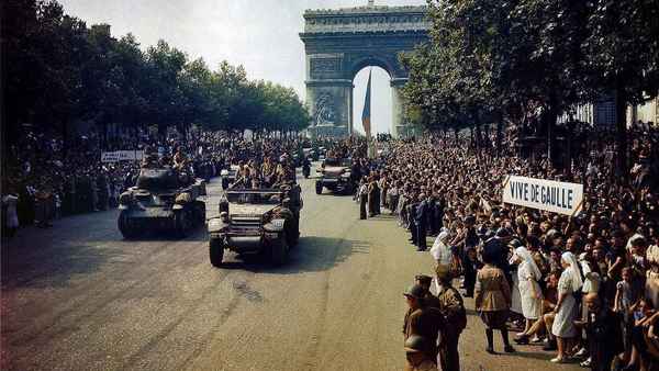 1280px Paris1944 World War Ii