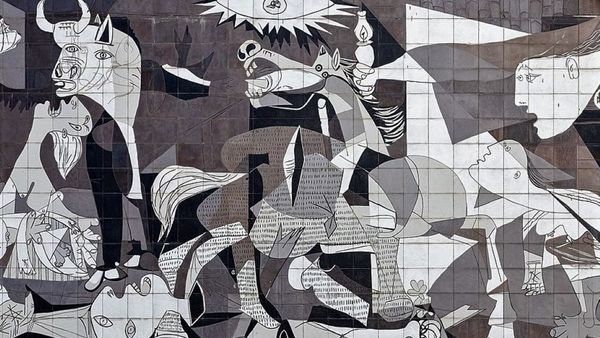1100px Guernica Reproduction On Tiled Wall Guernica Spain Ppl3 Altered Julesvernex2