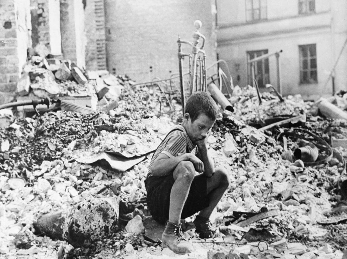 11900px Polish Kid In The Ruins Of Warsaw September 1939